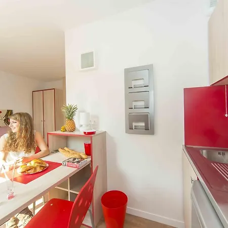 Aparthotel Seven 2*